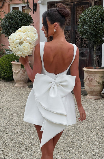 Mini dress – Classic elegance with refined accents